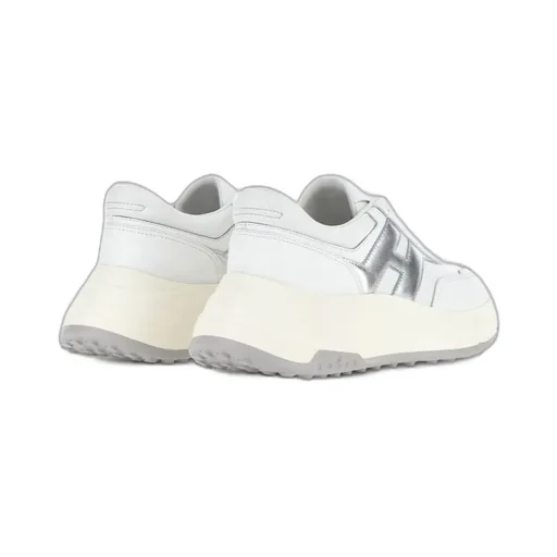 Logo Patch Round Toe Sneakers