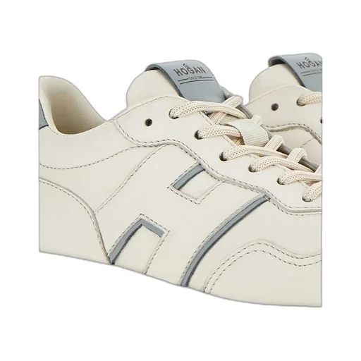 H641 Low-Top Sneakers