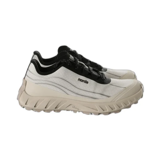 002 Sneakers