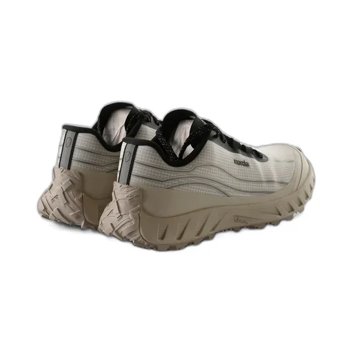002 Sneakers