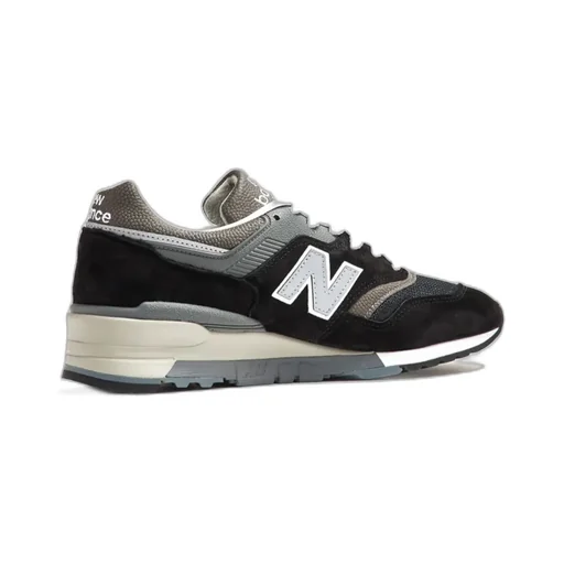 991V2 Lace-Up Sneakers