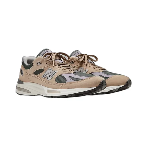 991V2 Lace-Up Sneakers