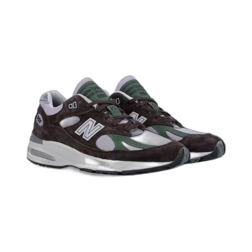 991V2 Lace-Up Sneakers