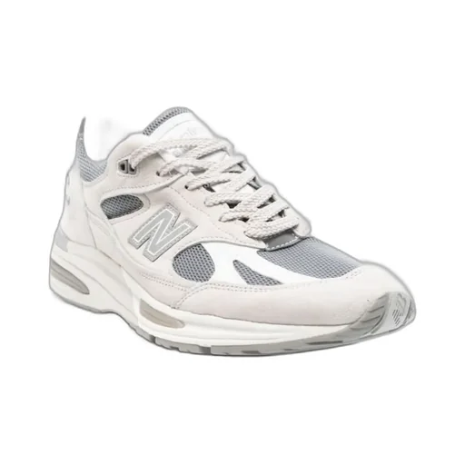 991V2 Lace-Up Sneakers