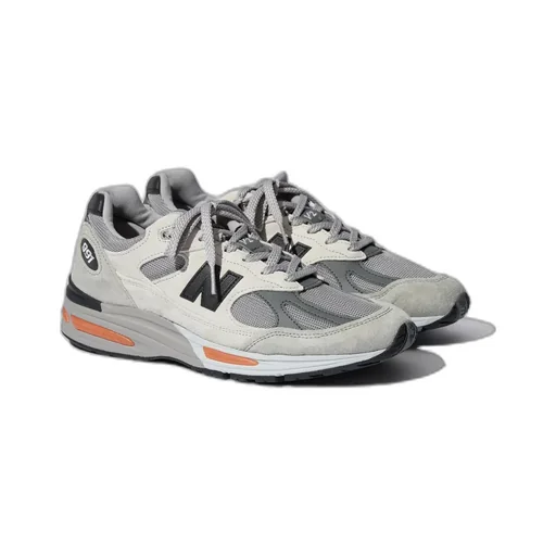 991V2 Lace-Up Sneakers