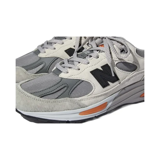 991V2 Lace-Up Sneakers