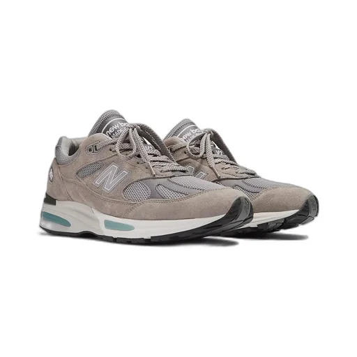 991V2 Lace-Up Sneakers