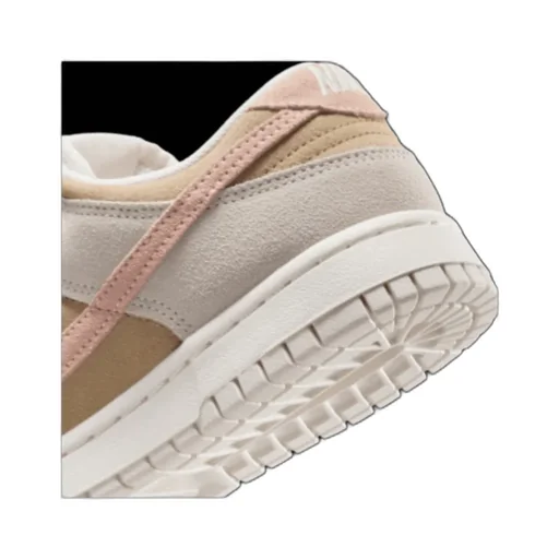Dunk Low Sneakers