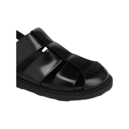 Round Toe Strap Detailed Sandals