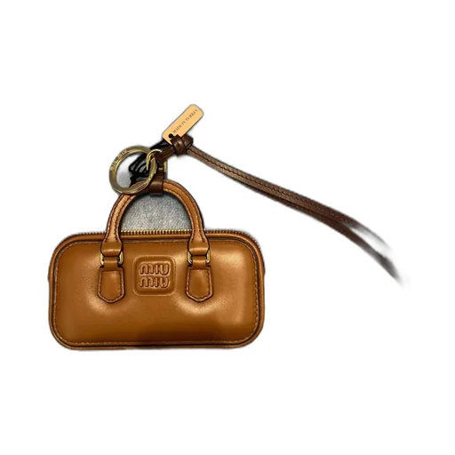 Aventure Charm