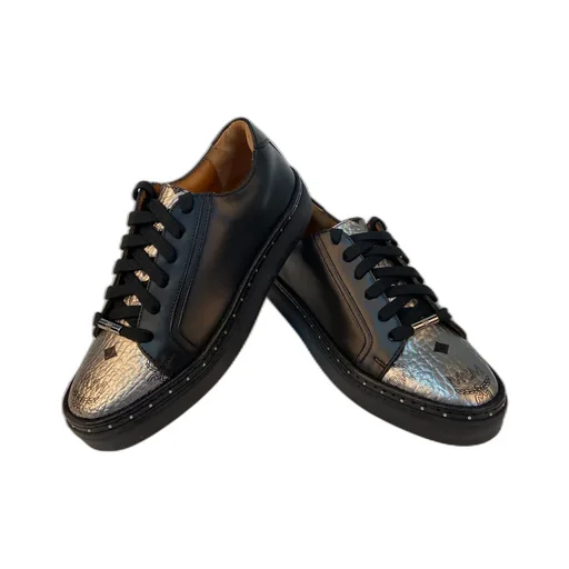 Logo Details Casual Sneakers