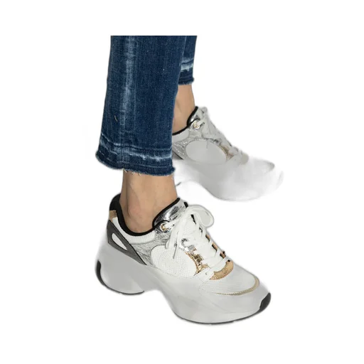 Zuma Sneakers