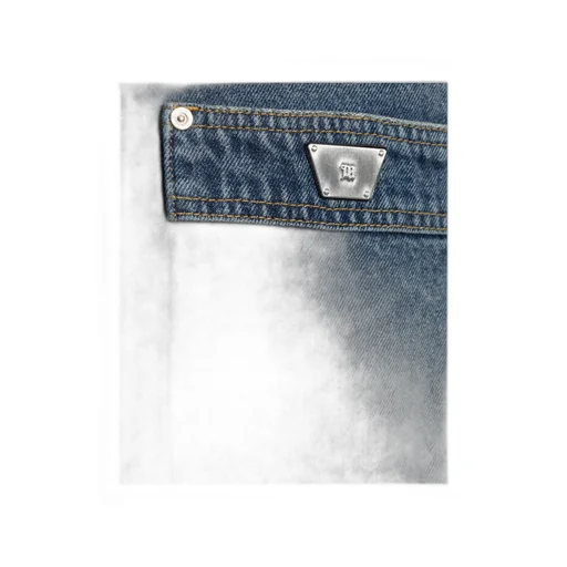 Buttoned Long-Sleeved Denim Shirt