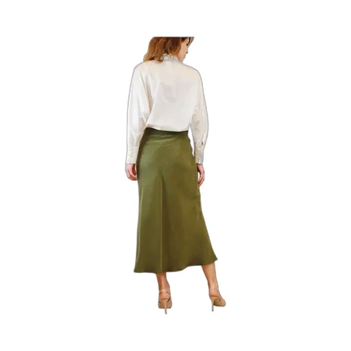 Clan Buttoned Long-Sleeved Top