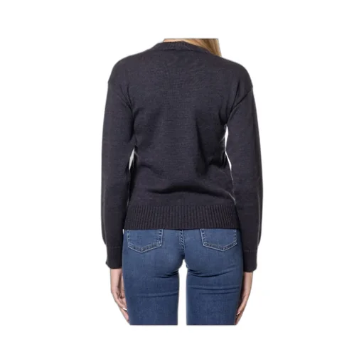 Long-Sleeved Round-Neck Sweater