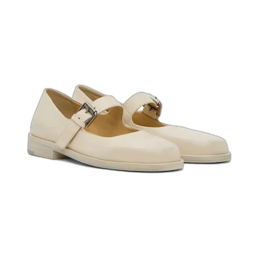 Side Pin Buckle Love Shoes