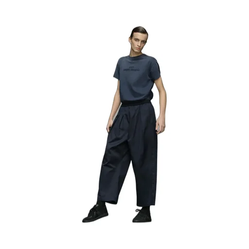 Pleated Loose-Fit Cropped Pants