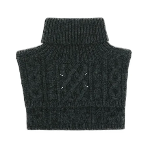 Cable-Knit Roll-Neck Scarf