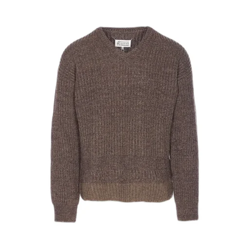 Long-Sleeved V-Neck Jumper