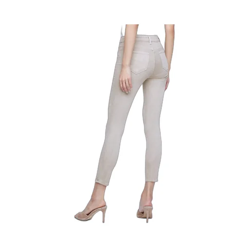 High-Waisted Jeans