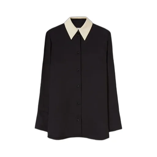 Long-Sleeved Buttoned Shirt