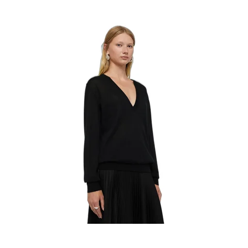 Long Sleeved V-Neck Knitted Top