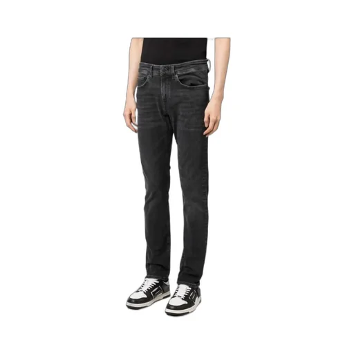 Belt-Loop Jeans