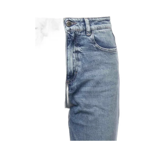 Karolina Straight-Leg Jeans