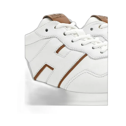 H641 Lace-Up Sneakers