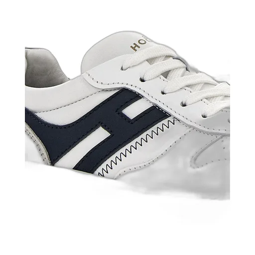 H630 Low-Top Sneakers