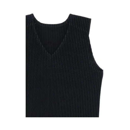 Pleated V-Neck Vest