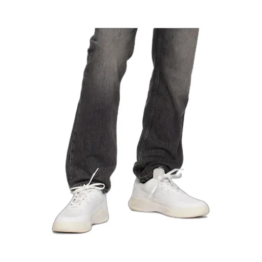 Courtstride Sneakers