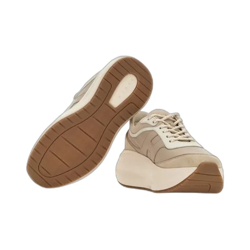 H696 Chunky Runner Sneakers