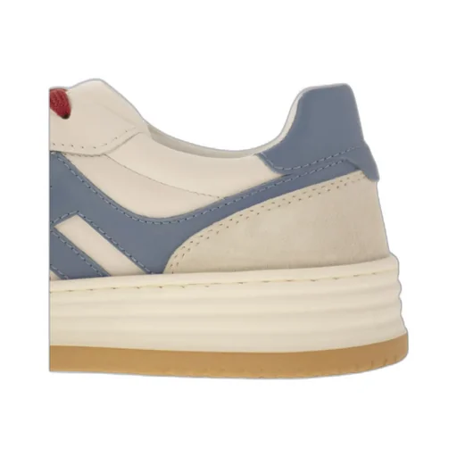 H630 Low-Top Sneakers