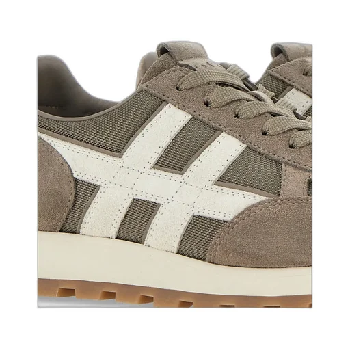 H671 Side Logo Patch Sneakers