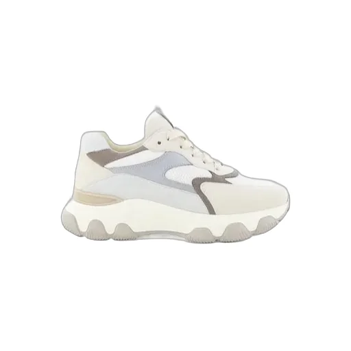 Hyperactive Round Toe Sneakers