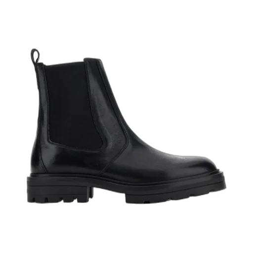 H673 Round-Toe Chelsea Boots