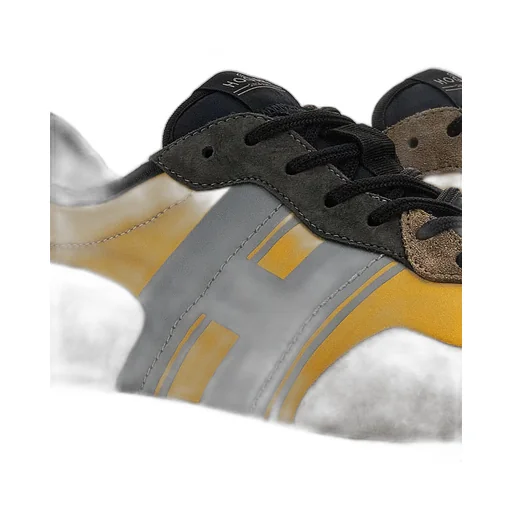 H601 Low-Top Sneakers