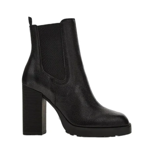 Chelsea Pointed-Toe Boots