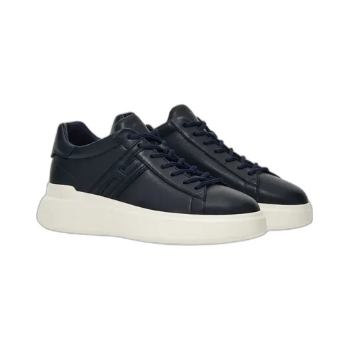 H580 Lace-Up Sneakers