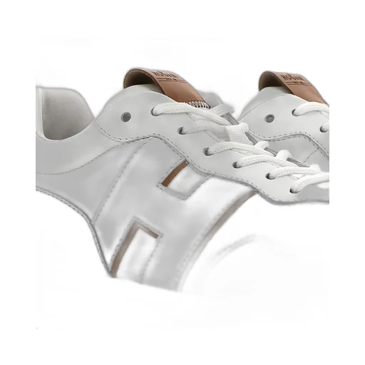 H601 Lace-Up Sneakers