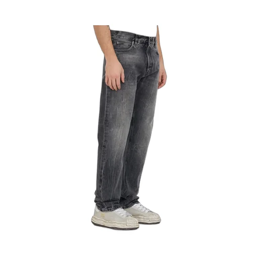 Straight Jeans