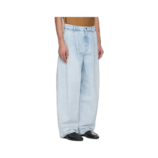 Pleated Jeans