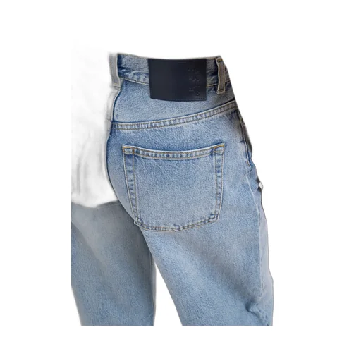 Wide-Leg Jeans