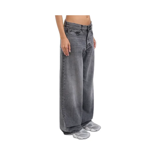 Wide-Leg Jeans