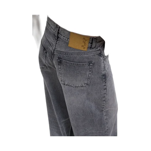 Wide-Leg Jeans