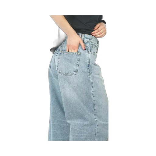 Wide-Leg Jeans
