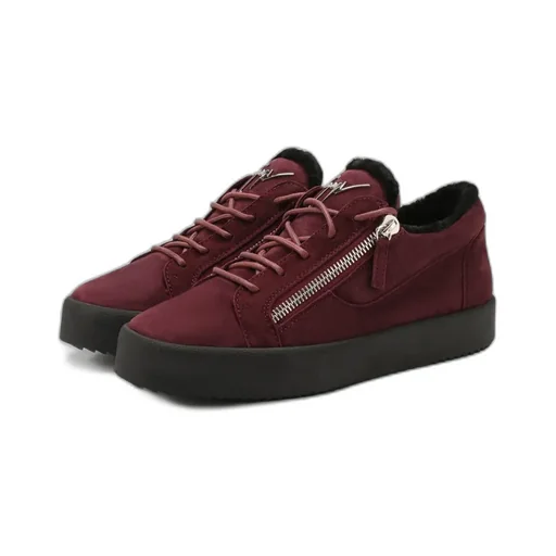 Casual Sneakers With Rough Edges