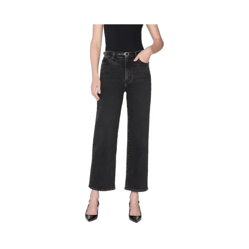 High-Waisted Jeans
