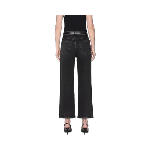 High-Waisted Jeans